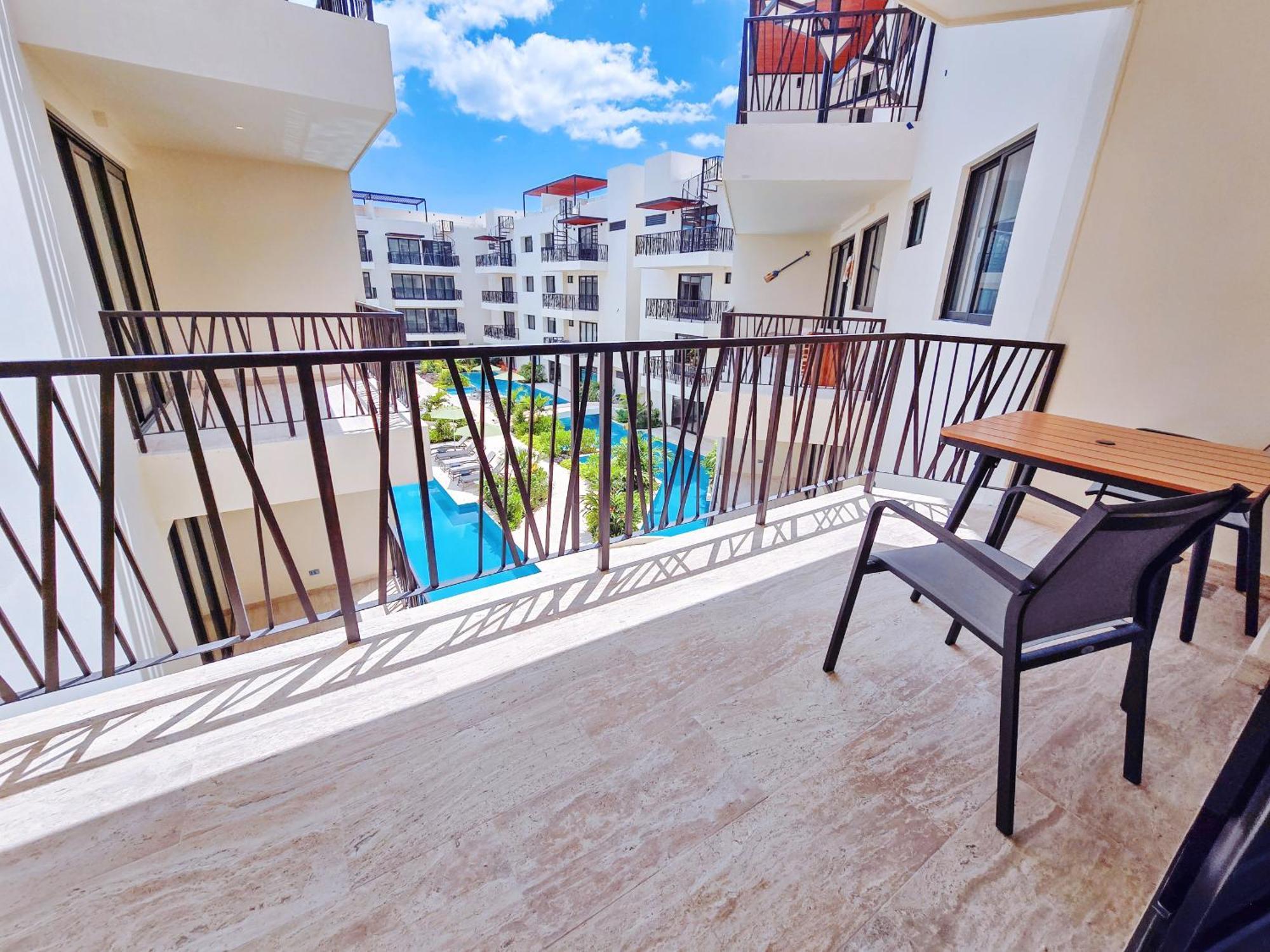 Apartamento 1 Bedroom With King Bed And Balcony With Amenities View