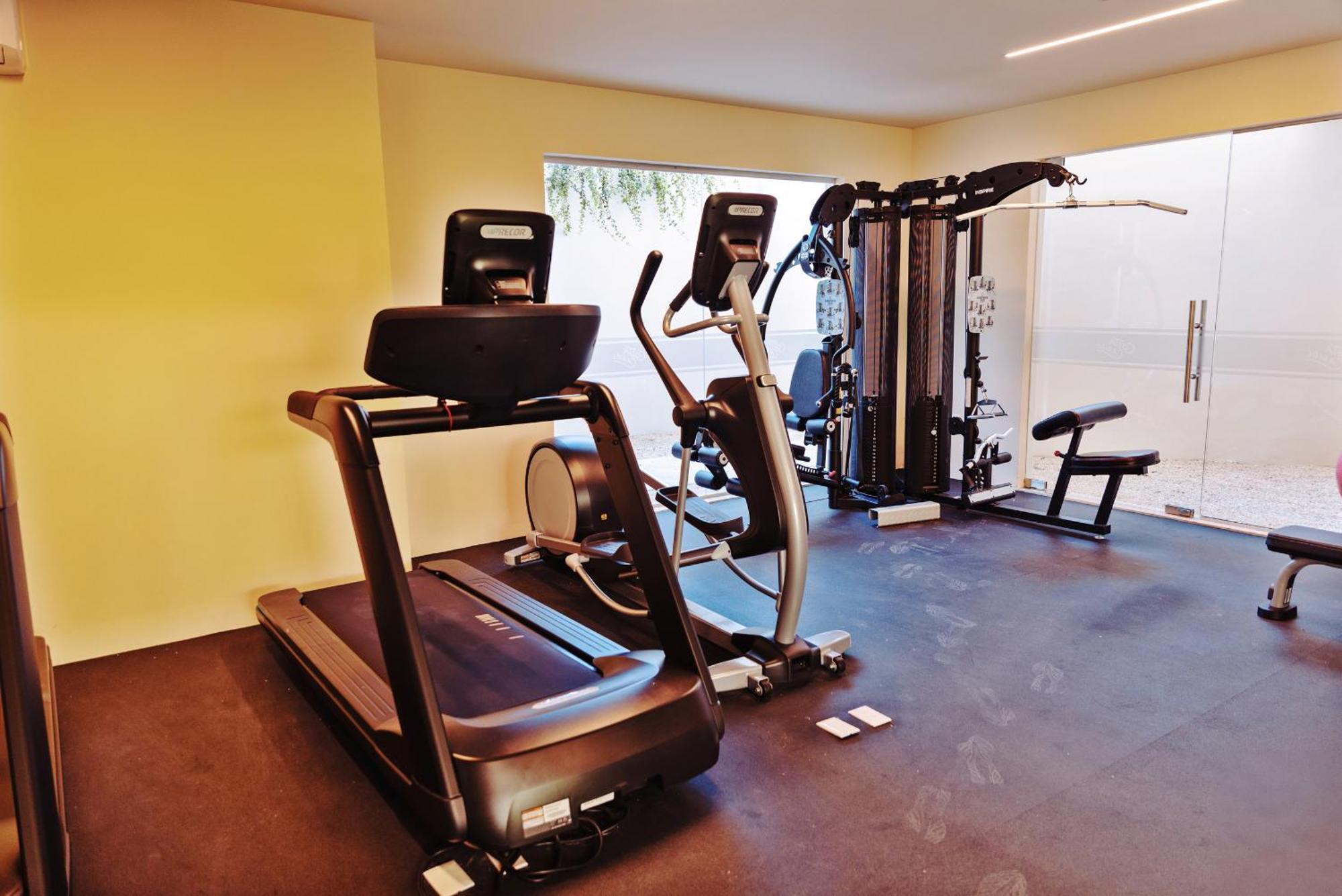 1 Bedroom With King Bed And Balcony With Amenities View *