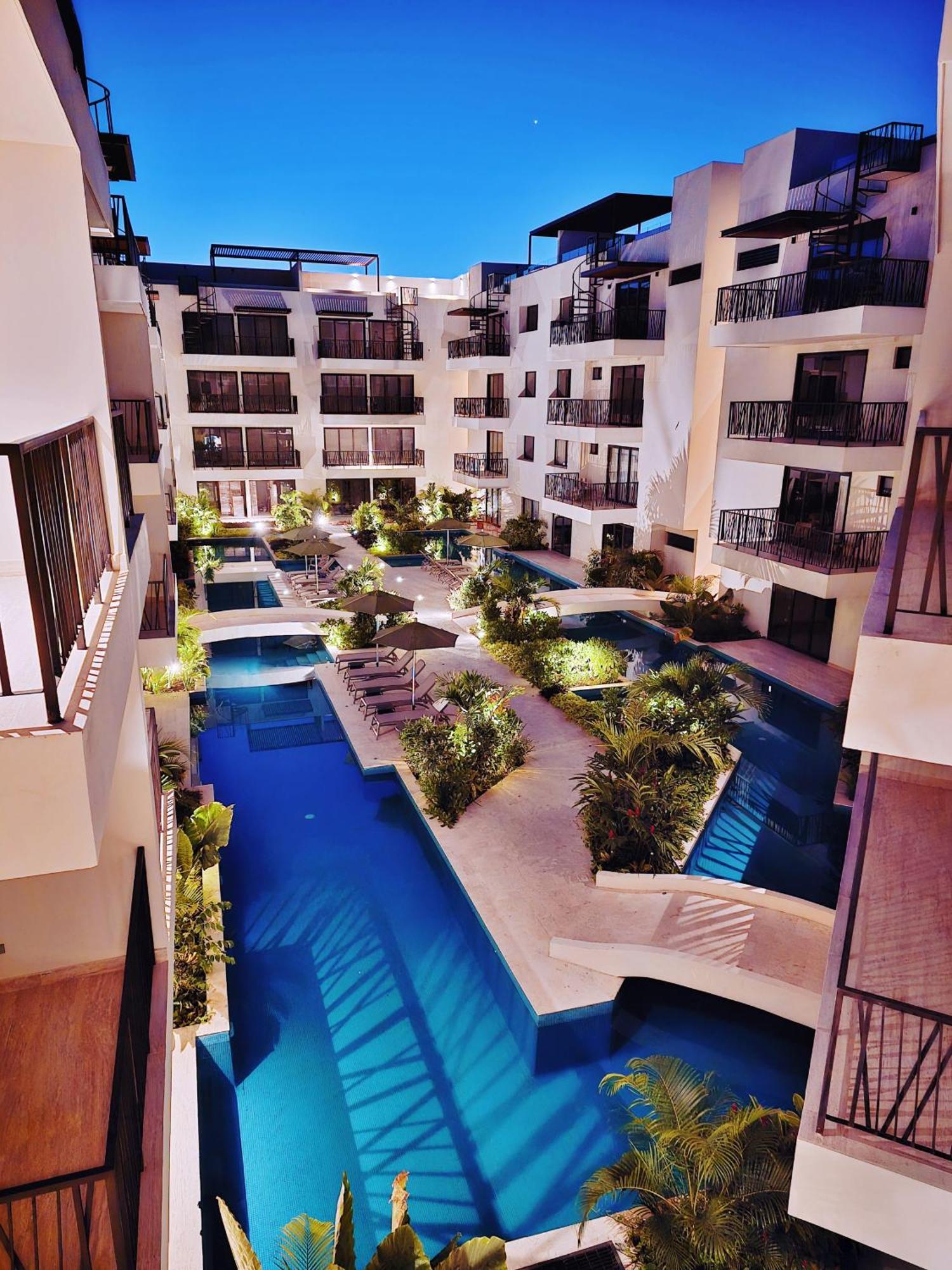 1 Bedroom With King Bed And Balcony With Amenities View Apartamento Tulum