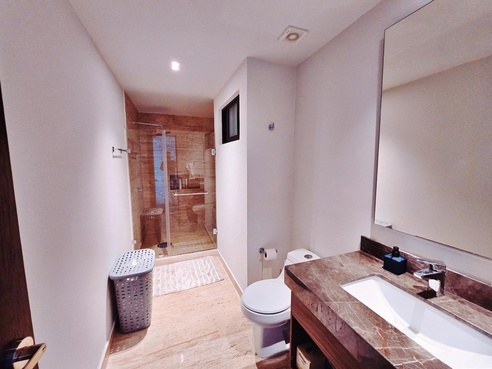 1 Bedroom With King Bed And Balcony With Amenities View Apartamento *